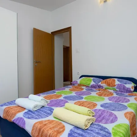 Amazing In W/ 2 Bedrooms Apartment