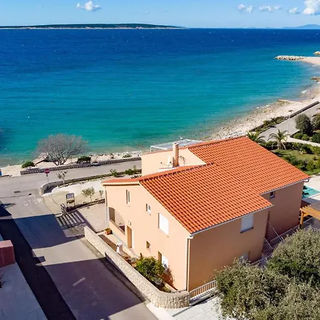 Amazing In W/ 2 Bedrooms Apartment *