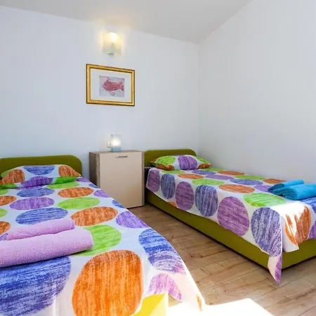 Apartment Amazing In W/ 2 Bedrooms *
