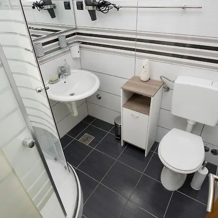 Amazing In W/ 2 Bedrooms 公寓
